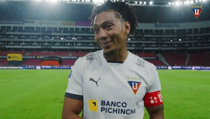 ÉXITO TOTAL EN KFC: JOSÉ “EL CHOCLO” QUINTERO SE TOMÓ EL AUTORÁPIDO DE KFC EL INCA